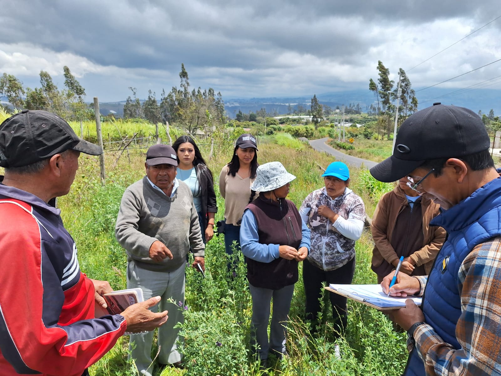 SEGUIMIENTO DE ENTREGA DE PLANTAS POR PARTE DE LAS AUTORIDADES DEL GADP PICAHUA Y TÉCNICOS DE LA MUNICIPALIDAD DE AMBATO